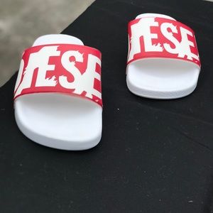 Diesel Men’s Alohaa Sa-Marla Beach Slides